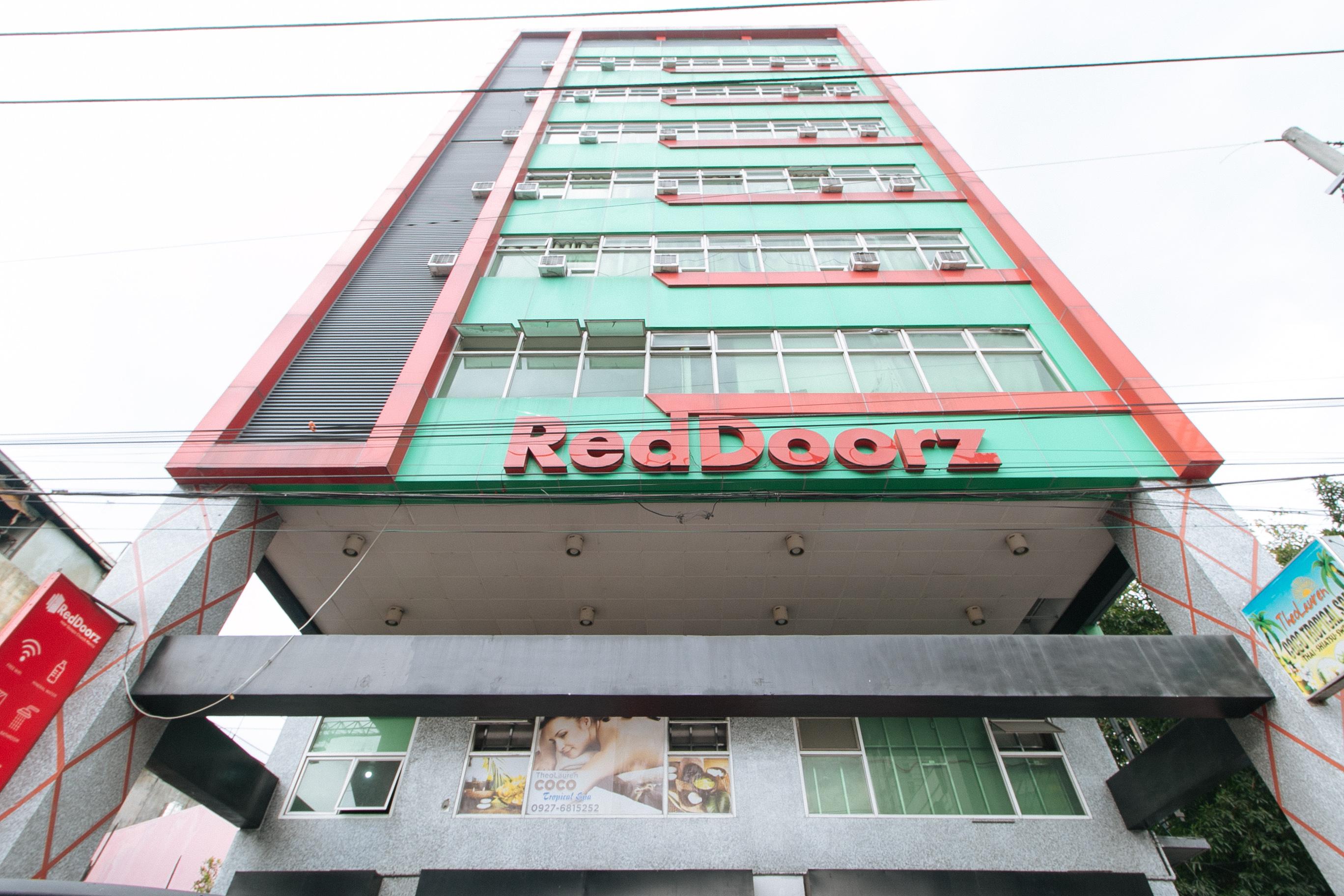 Reddoorz Near Quiapo Church Манила Екстериор снимка