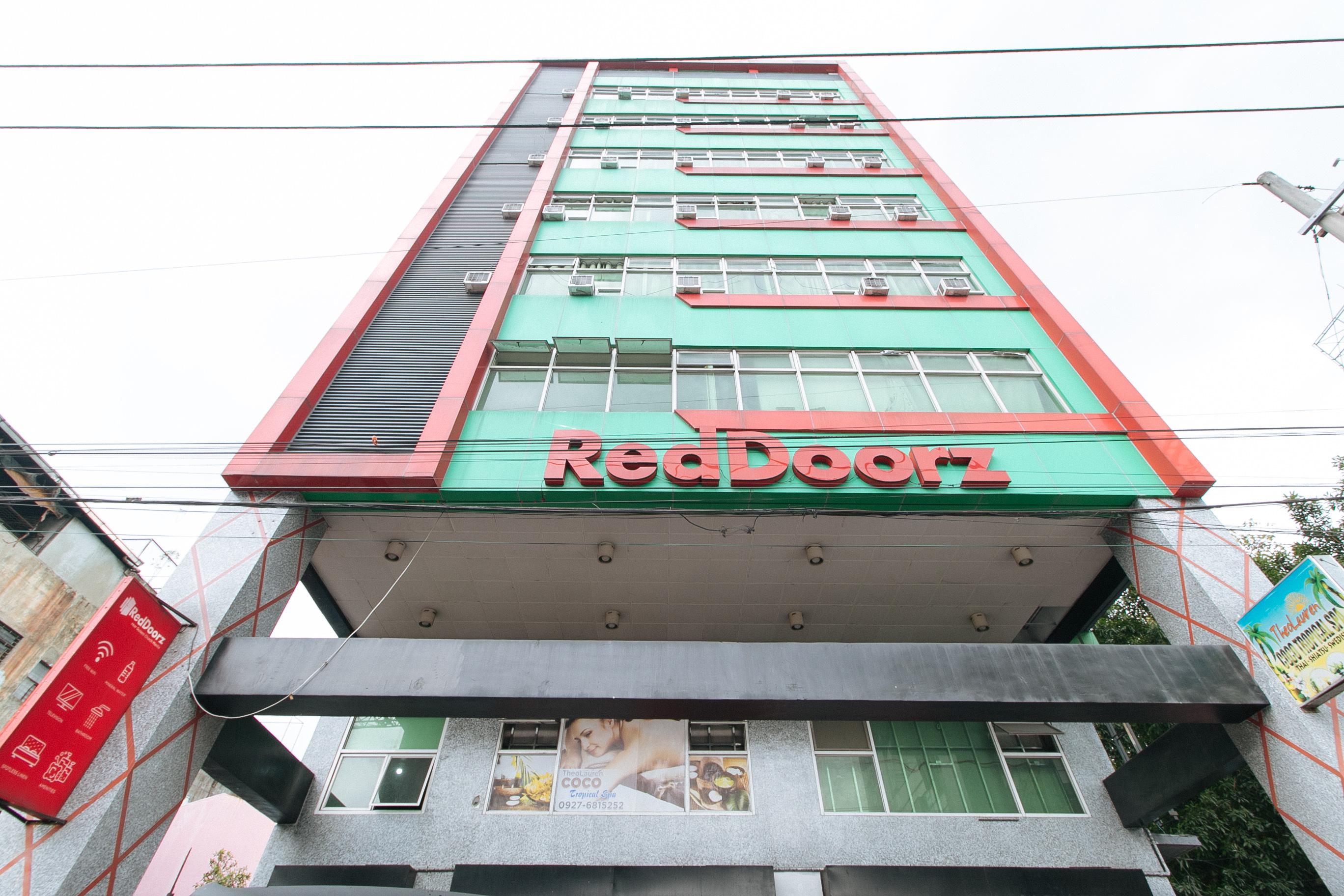 Reddoorz Near Quiapo Church Манила Екстериор снимка