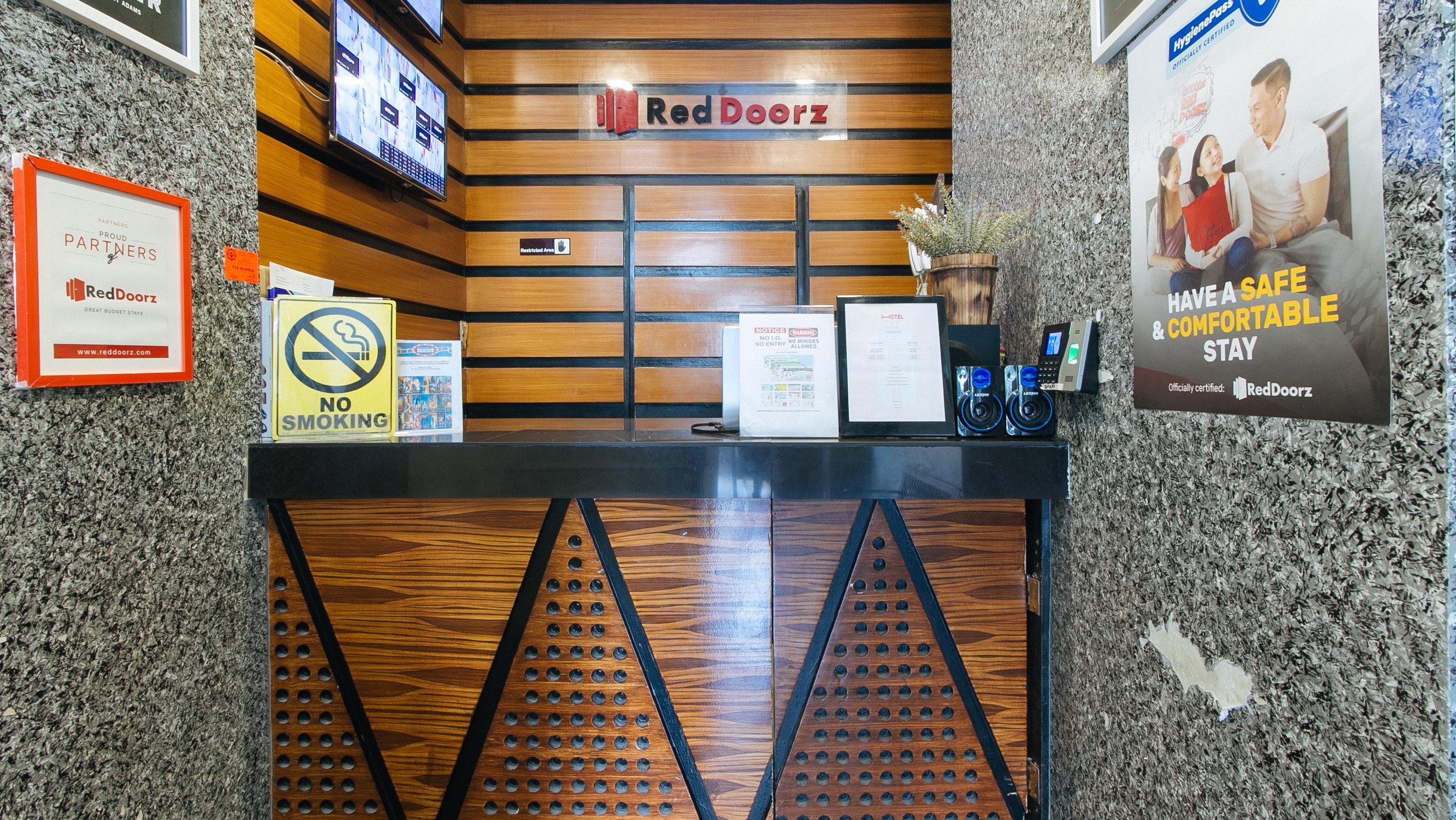 Reddoorz Near Quiapo Church Манила Екстериор снимка
