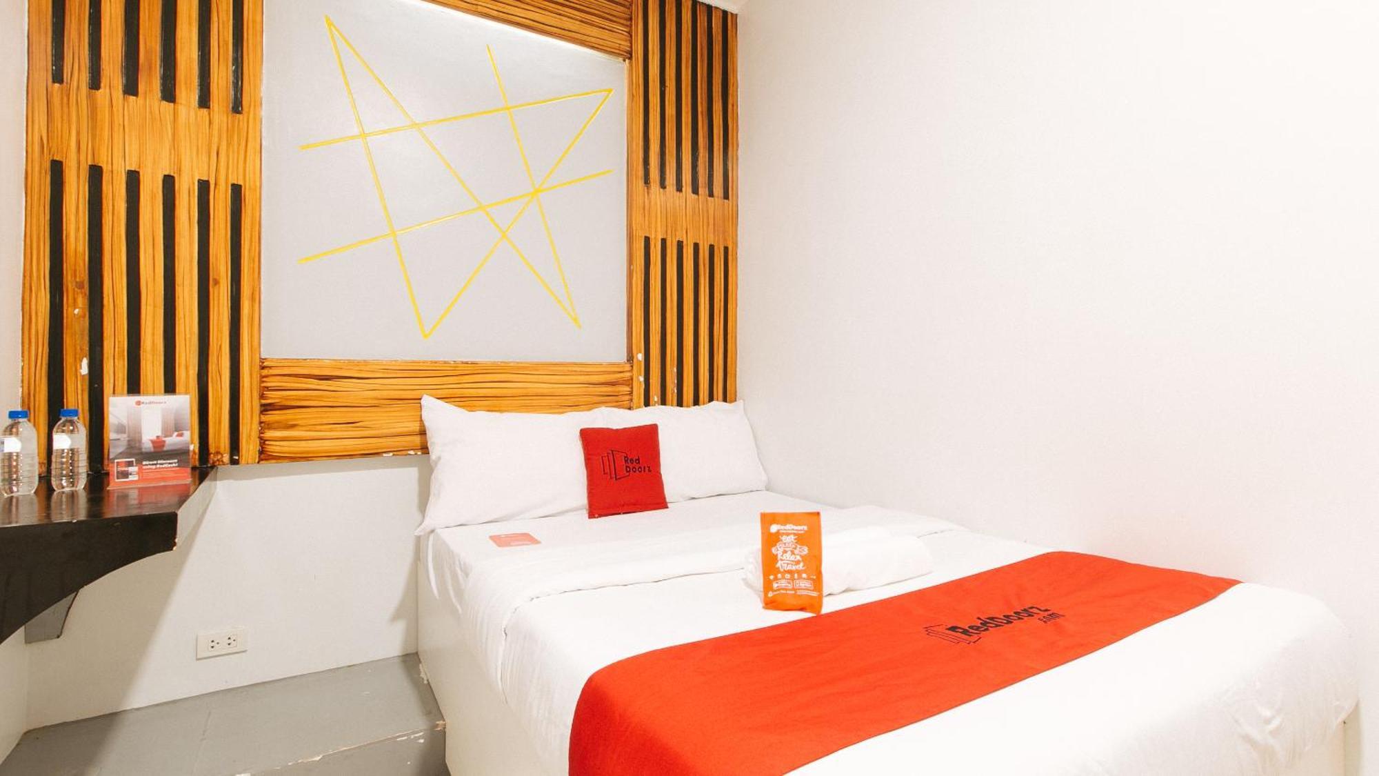 Reddoorz Near Quiapo Church Манила Екстериор снимка