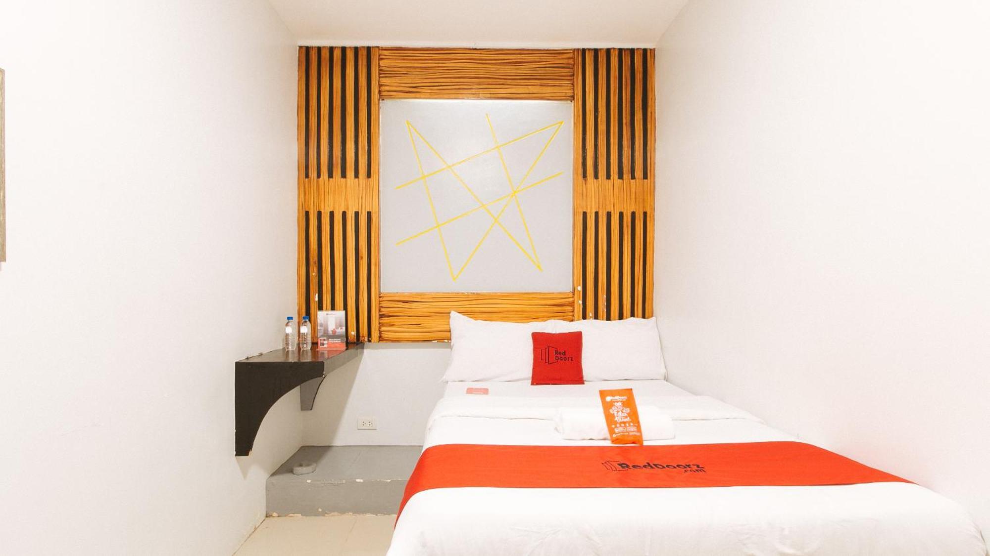 Reddoorz Near Quiapo Church Манила Екстериор снимка