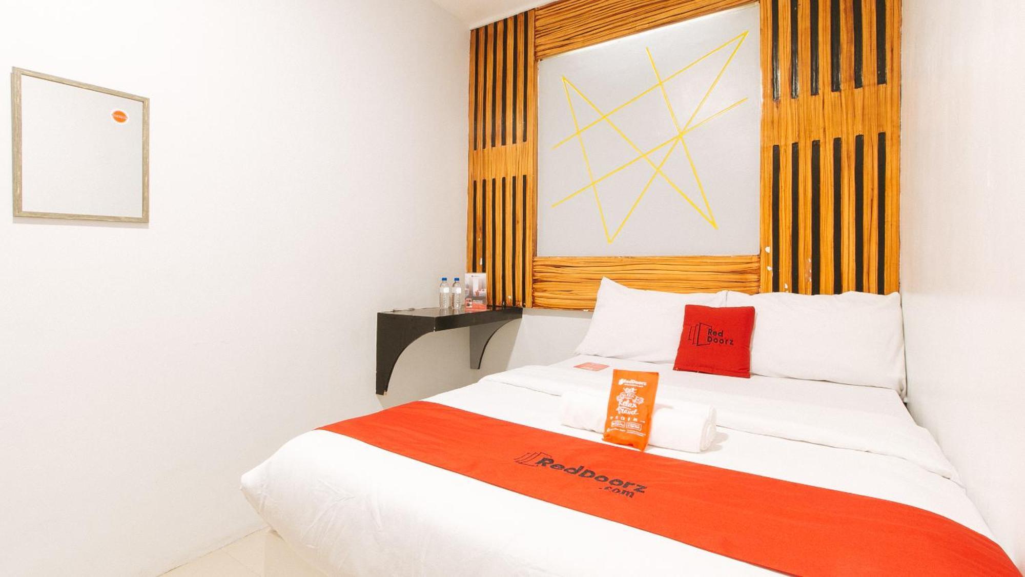 Reddoorz Near Quiapo Church Манила Екстериор снимка