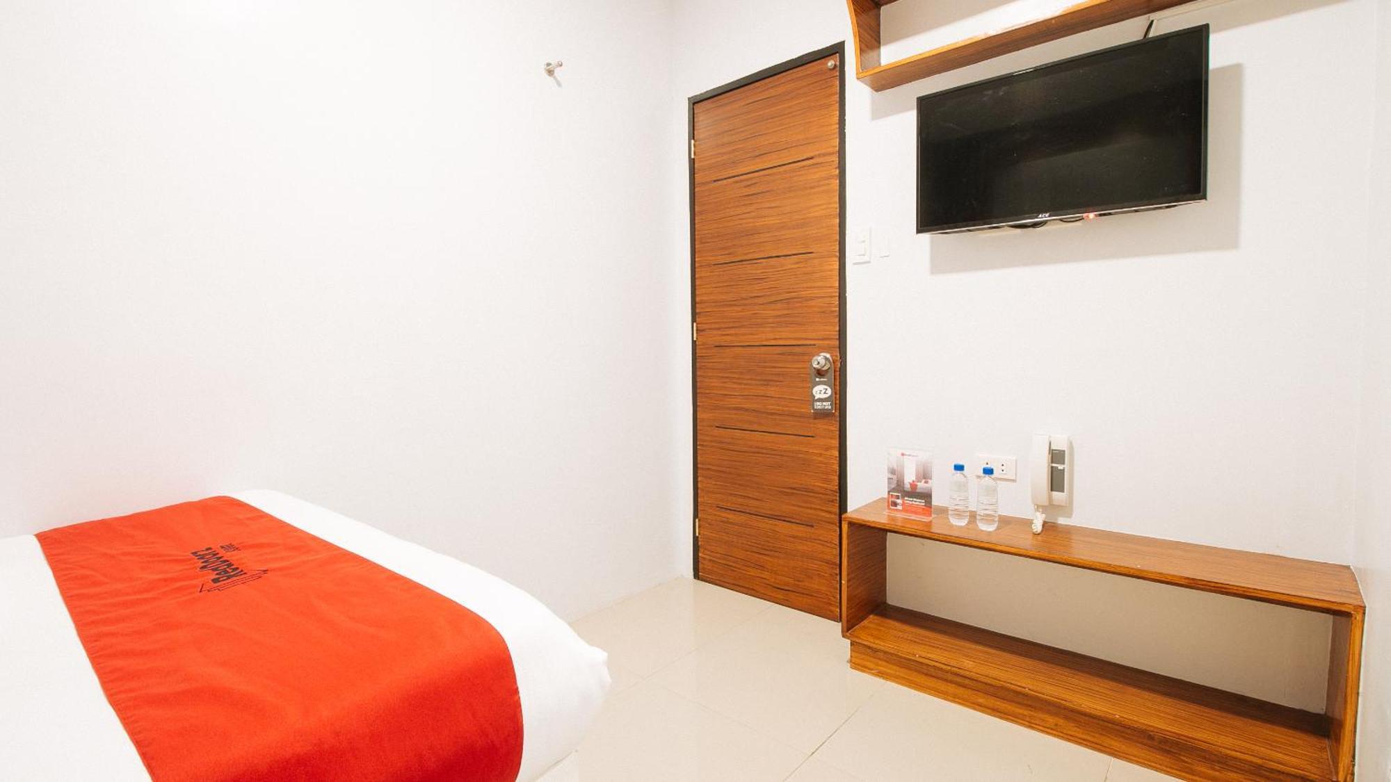 Reddoorz Near Quiapo Church Манила Екстериор снимка